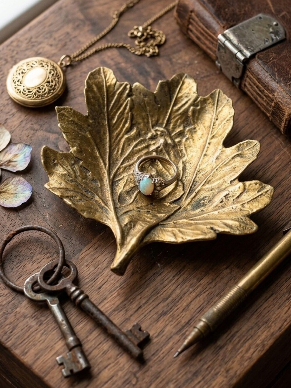 Vintage Virginia Metalcrafters Brass Chrysanthemum Leaf Dish VMC 1948
